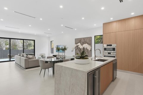 Villa ou maison à vendre à Miami, Floride: 4 chambres, 227.24 m2 № 2246513 - photo 16