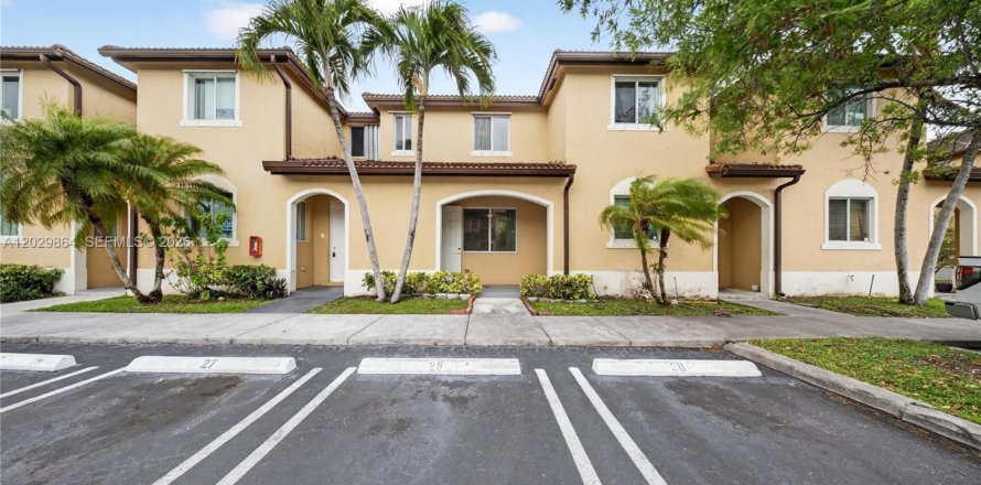 Condominio en Homestead, Florida, 2 dormitorios № 2248617