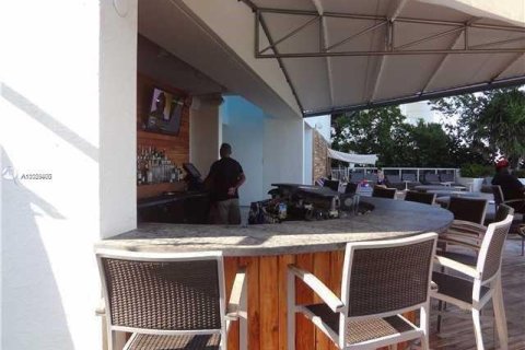 Apartamento en alquiler en Sunny Isles Beach, Florida, 1 dormitorio, 60.39 m2 № 2054348 - foto 13