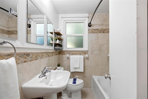 House in Dunedin, Florida 2 bedrooms, 88.35 sq.m. № 2151558 - photo 16