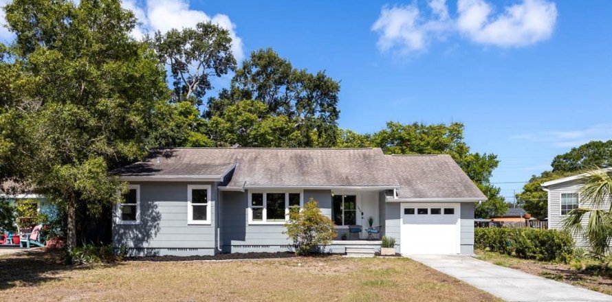 House in Dunedin, Florida 2 bedrooms, 88.35 sq.m. № 2151558