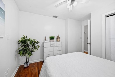 House in Dunedin, Florida 2 bedrooms, 88.35 sq.m. № 2151558 - photo 19