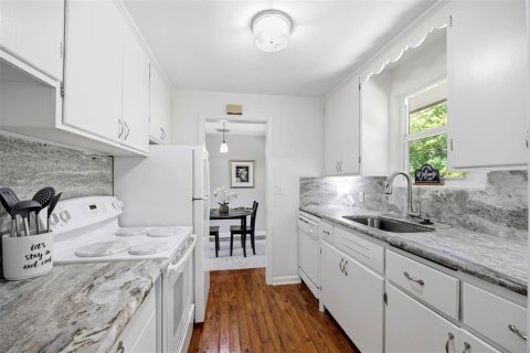 House in Dunedin, Florida 2 bedrooms, 88.35 sq.m. № 2151558 - photo 10