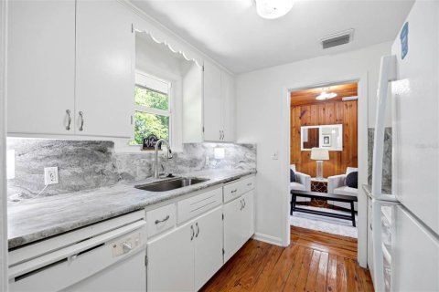 House in Dunedin, Florida 2 bedrooms, 88.35 sq.m. № 2151558 - photo 9
