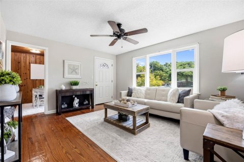 House in Dunedin, Florida 2 bedrooms, 88.35 sq.m. № 2151558 - photo 6