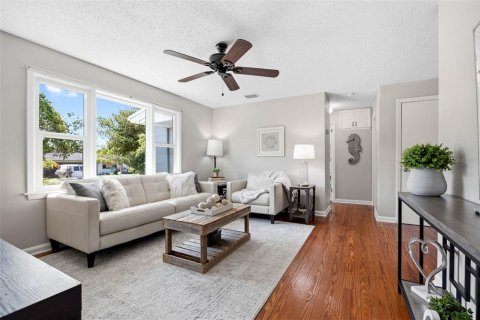 House in Dunedin, Florida 2 bedrooms, 88.35 sq.m. № 2151558 - photo 5