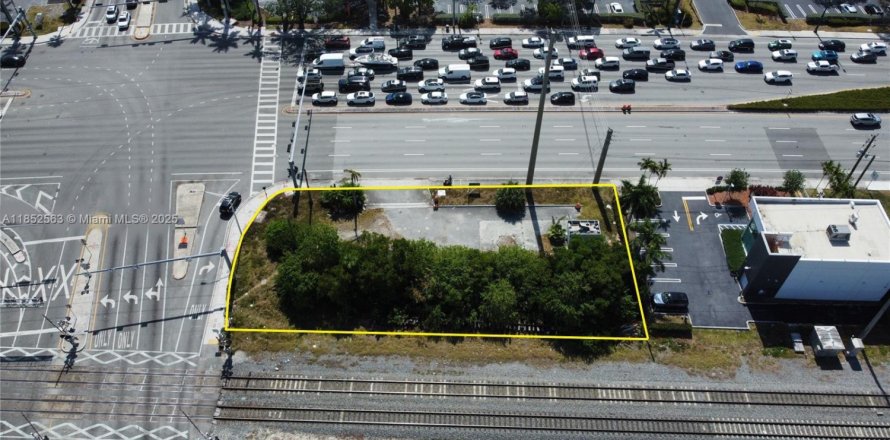 Commercial property in Aventura, Florida № 1962839