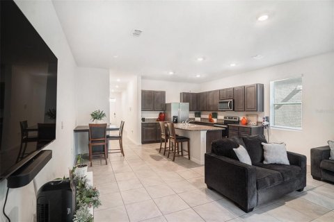 Townhouse in Brandon, Florida 3 bedrooms, 165.83 sq.m. № 1520853 - photo 8