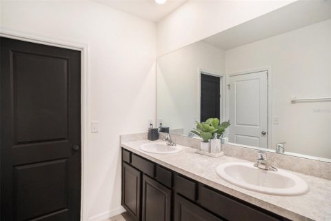 Townhouse in Brandon, Florida 3 bedrooms, 165.83 sq.m. № 1520853 - photo 18