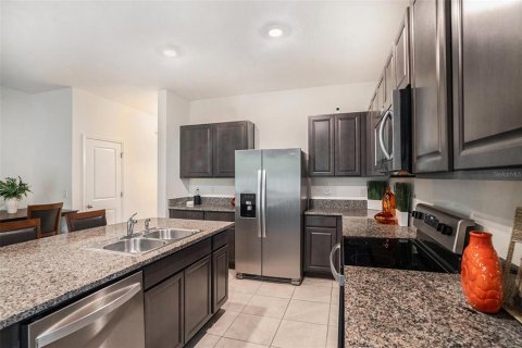 Townhouse in Brandon, Florida 3 bedrooms, 165.83 sq.m. № 1520853 - photo 10