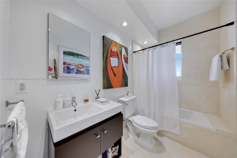 Condominio en venta en Miami, Florida, 2 dormitorios, 159.79 m2 № 1756937 - foto 13