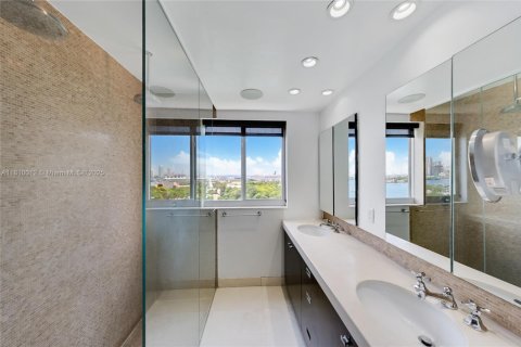 Condominio en venta en Miami, Florida, 2 dormitorios, 159.79 m2 № 1756937 - foto 11