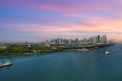 Condominio en venta en Miami, Florida, 2 dormitorios, 159.79 m2 № 1756937 - foto 14