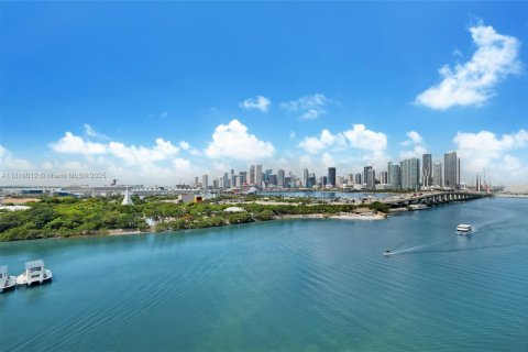 Condominio en venta en Miami, Florida, 2 dormitorios, 159.79 m2 № 1756937 - foto 21
