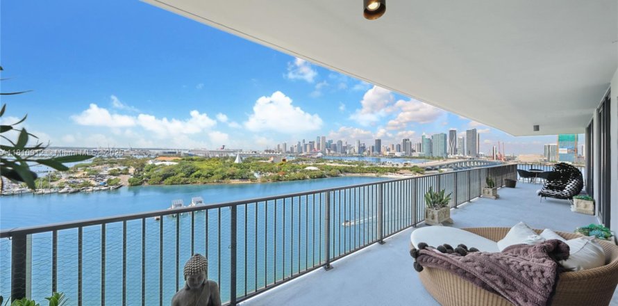 Condominio en Miami, Florida, 2 dormitorios  № 1756937
