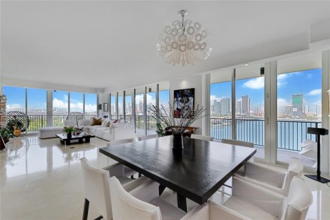 Condominio en venta en Miami, Florida, 2 dormitorios, 159.79 m2 № 1756937 - foto 4