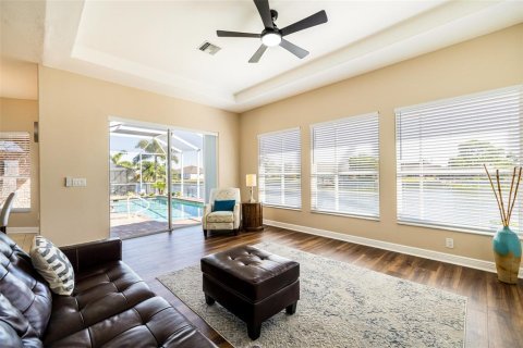Villa ou maison à vendre à Cape Coral, Floride: 3 chambres, 216.46 m2 № 1581972 - photo 4