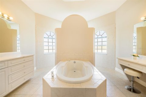 Villa ou maison à vendre à Cape Coral, Floride: 3 chambres, 216.46 m2 № 1581972 - photo 25