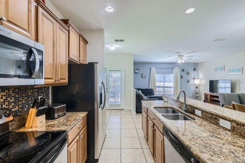 Casa en venta en Kissimmee, Florida, 5 dormitorios, 188.03 m2 № 1737286 - foto 7