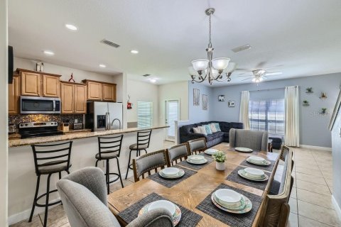 Casa en venta en Kissimmee, Florida, 5 dormitorios, 188.03 m2 № 1737286 - foto 3