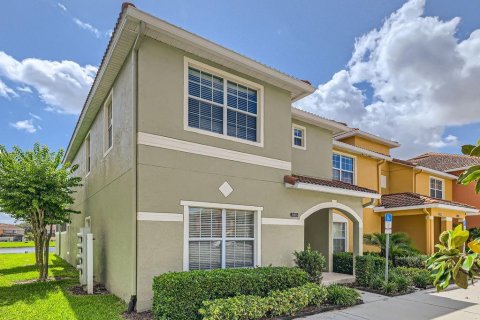 Casa en venta en Kissimmee, Florida, 5 dormitorios, 188.03 m2 № 1737286 - foto 2