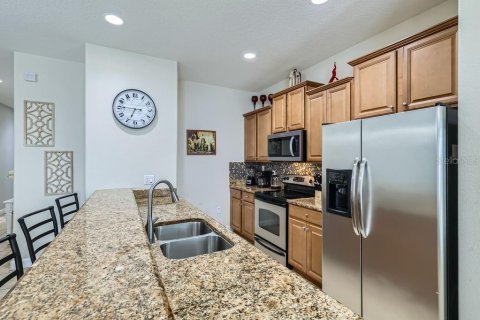 Casa en venta en Kissimmee, Florida, 5 dormitorios, 188.03 m2 № 1737286 - foto 8