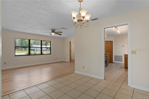 House in Inverness, Florida 3 bedrooms, 136.85 sq.m. № 1793105 - photo 17
