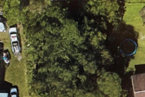 Коммерческая недвижимость в Порт-Сент-Луси, Флорида № 2034557