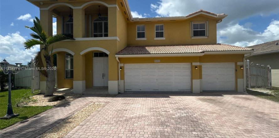 Villa ou maison à Miami, Floride 5 chambres, 348.2 m2 № 1790698