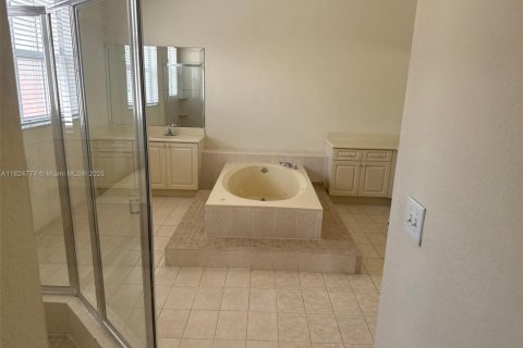 Villa ou maison à vendre à Miami, Floride: 5 chambres, 348.2 m2 № 1790698 - photo 9