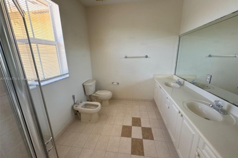Villa ou maison à vendre à Miami, Floride: 5 chambres, 348.2 m2 № 1790698 - photo 11