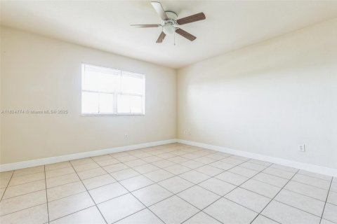 Villa ou maison à vendre à Miami, Floride: 5 chambres, 348.2 m2 № 1790698 - photo 27