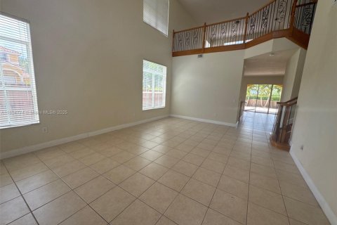 Villa ou maison à vendre à Miami, Floride: 5 chambres, 348.2 m2 № 1790698 - photo 3