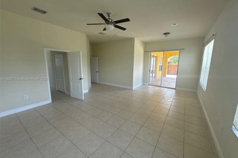 Villa ou maison à vendre à Miami, Floride: 5 chambres, 348.2 m2 № 1790698 - photo 5