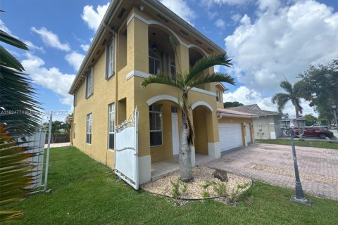 Villa ou maison à vendre à Miami, Floride: 5 chambres, 348.2 m2 № 1790698 - photo 13
