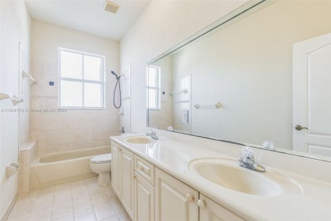 Villa ou maison à vendre à Miami, Floride: 5 chambres, 348.2 m2 № 1790698 - photo 16