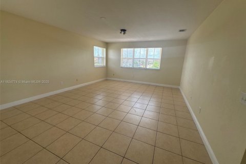 Villa ou maison à vendre à Miami, Floride: 5 chambres, 348.2 m2 № 1790698 - photo 7