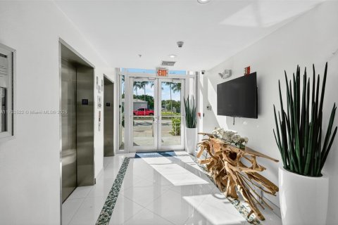 Copropriété à vendre à Miami Beach, Floride: 2 chambres, 110 m2 № 2012319 - photo 12