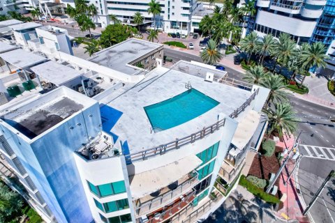Copropriété à vendre à Miami Beach, Floride: 2 chambres, 110 m2 № 2012319 - photo 2