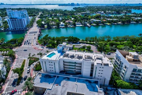 Copropriété à vendre à Miami Beach, Floride: 2 chambres, 110 m2 № 2012319 - photo 4