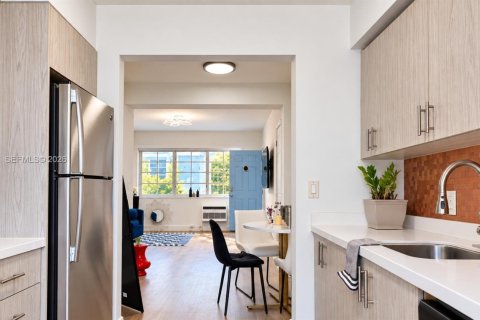 Copropriété à louer à Miami Beach, Floride: 1 chambre, 69.68 m2 № 2382273 - photo 5