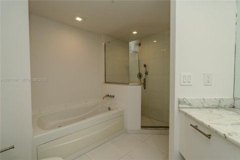 Condominio en alquiler en Miami, Florida, 2 dormitorios, 111.2 m2 № 2075424 - foto 20