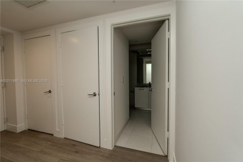 Condominio en alquiler en Miami, Florida, 2 dormitorios, 111.2 m2 № 2075424 - foto 7
