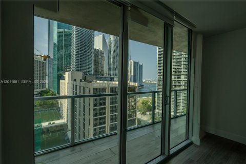 Condominio en alquiler en Miami, Florida, 2 dormitorios, 111.2 m2 № 2075424 - foto 13