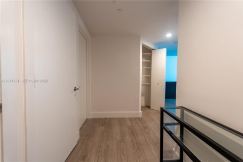 Condominio en alquiler en Miami, Florida, 2 dormitorios, 111.2 m2 № 2075424 - foto 4