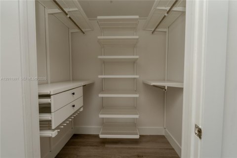 Condominio en alquiler en Miami, Florida, 2 dormitorios, 111.2 m2 № 2075424 - foto 18