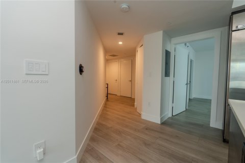 Condominio en alquiler en Miami, Florida, 2 dormitorios, 111.2 m2 № 2075424 - foto 5
