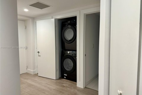 Condominio en alquiler en Miami, Florida, 2 dormitorios, 111.2 m2 № 2075424 - foto 6