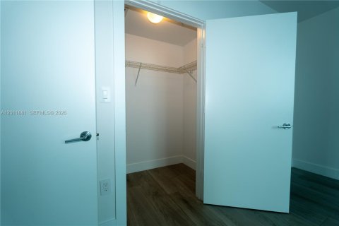 Condominio en alquiler en Miami, Florida, 2 dormitorios, 111.2 m2 № 2075424 - foto 25