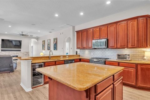House in Tampa, Florida 4 bedrooms, 242.75 sq.m. № 1874021 - photo 21